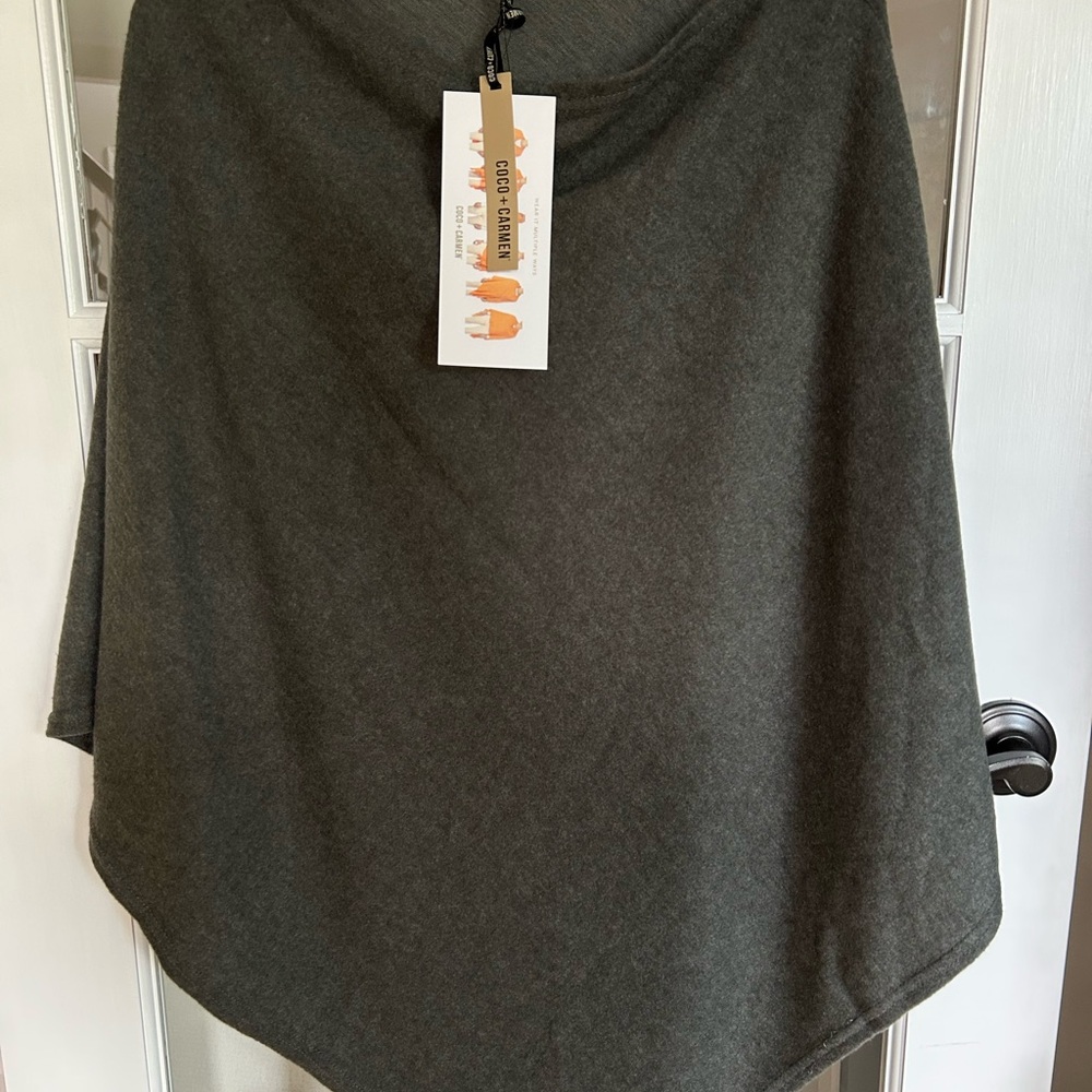 NWT Coco + Carmen Charcoal Versatile Poncho